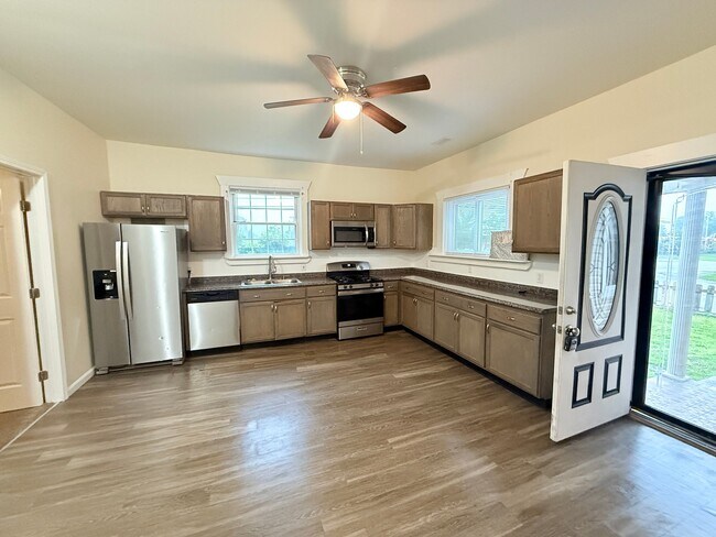 Building Photo - 1029 Thomas V Bryant Dr
