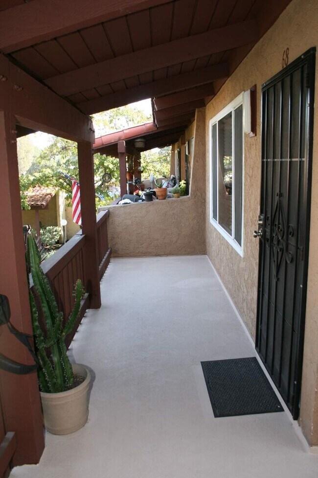 Building Photo - **** Entirely Remodeled and Bright Upstair...