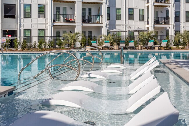 Piscina estilo resort - Proximity Carolina Beach