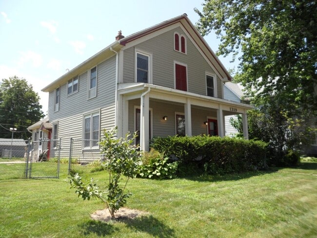 Building Photo - 1319 E 12th St