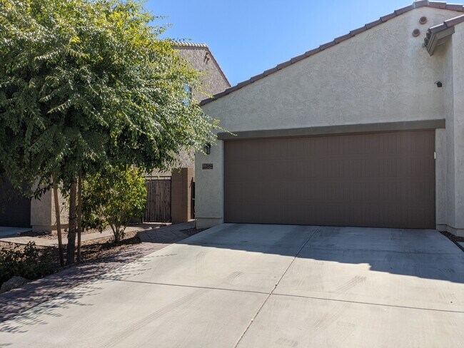 Frente principal - 22084 N 98th Dr
