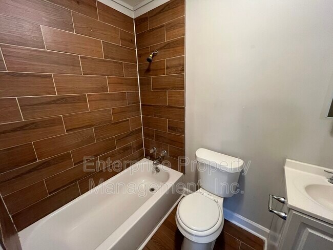 Building Photo - 677 Buntyn St