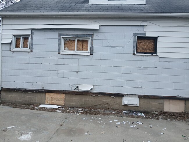 Foto del edificio - 912 Waldman Ave