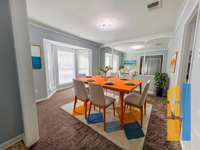 Foto del edificio - 9206 Sharpview Dr