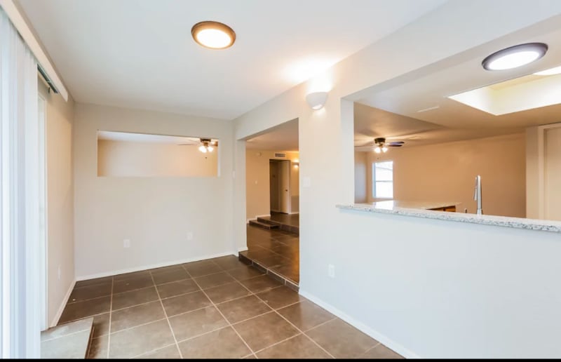 Foto del edificio - 13401 Bixler Ave