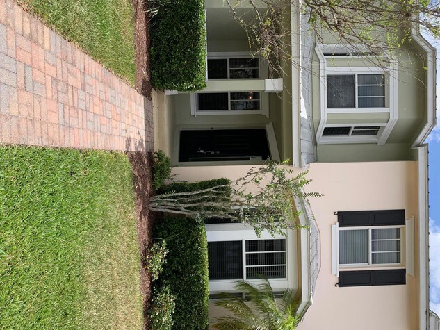 Primary Photo - 10494 SW Waterway Lane