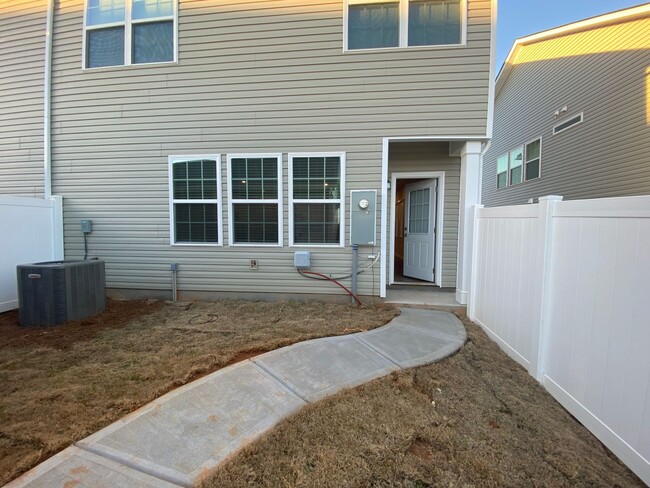 Building Photo - Room in 4 Bedroom Home at Cottage Crest Ln