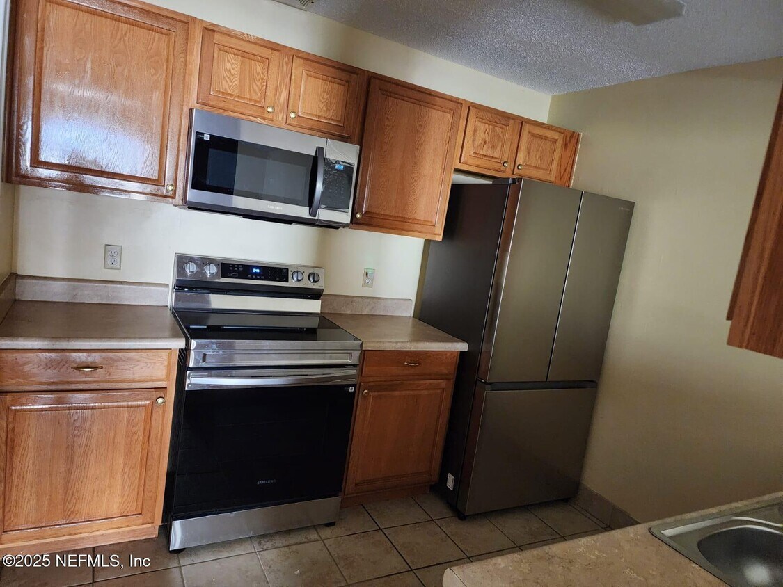 Foto principal - 3801 Crown Point Rd