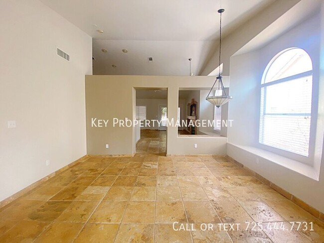 Building Photo - ONE STORY 3 BR IN THE HEART OF SUMMERLIN W...