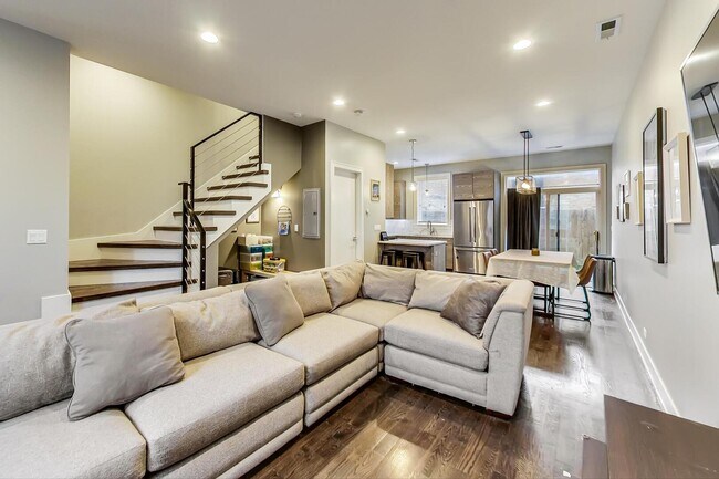 Foto del edificio - 2339 N Drake Ave