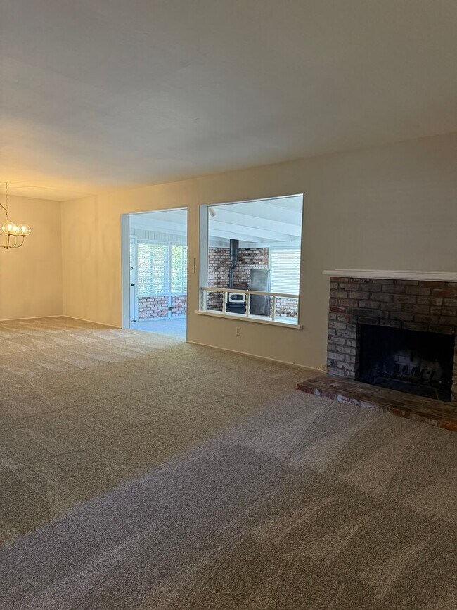 Foto del edificio - Spacious Waverly Park Home