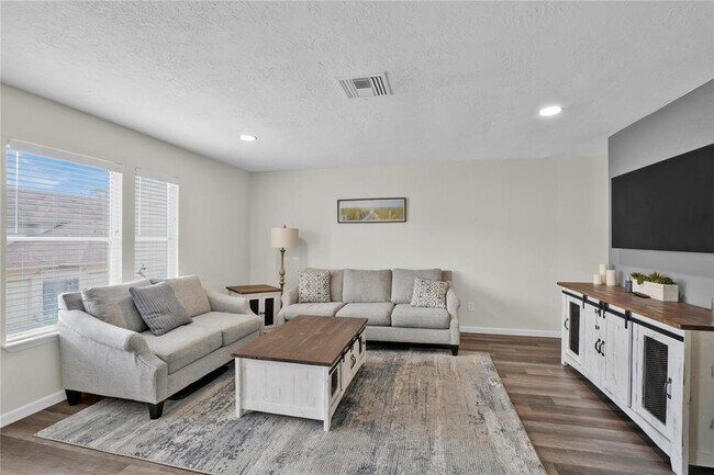 Building Photo - 2024 Harbour Dr