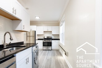 Building Photo - 837.5 W Cornelia Ave