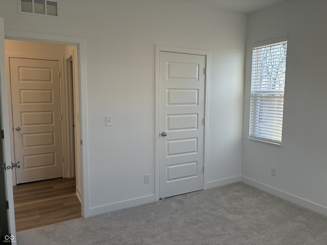 Foto del edificio - 2835 Woods Edge Dr