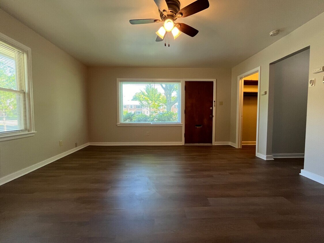 Primary Photo - 2276-2280 N 94th