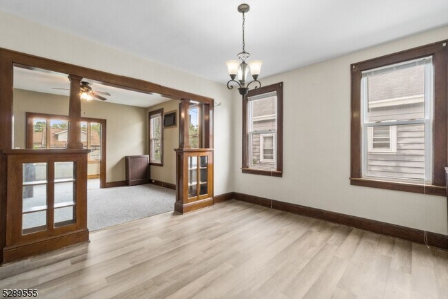 Foto del edificio - 31 Dawson Ave