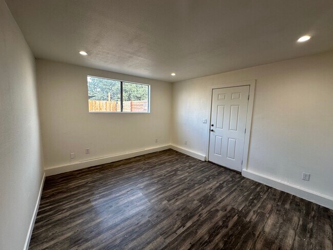 Building Photo - 4024 W Ave L 6