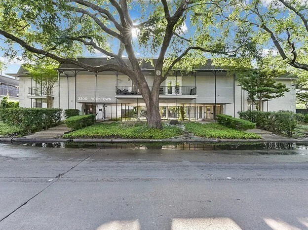 Foto principal - 3300 Yorktown St