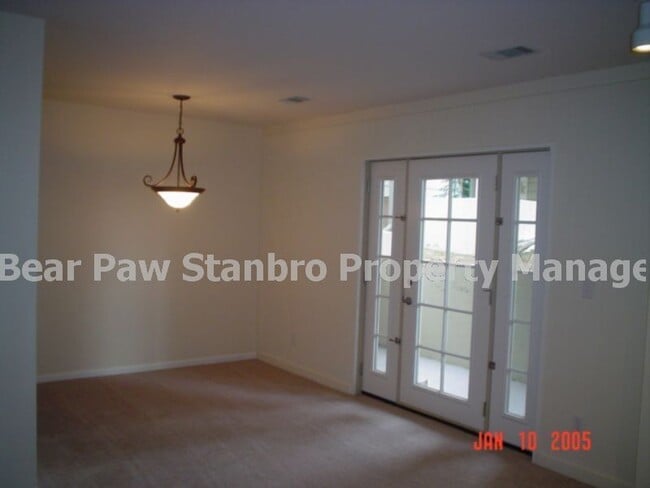 Building Photo - 2 bed / 1 bath rental