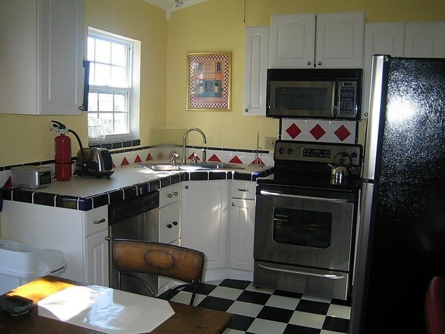 Building Photo - 4027 Surf Dr