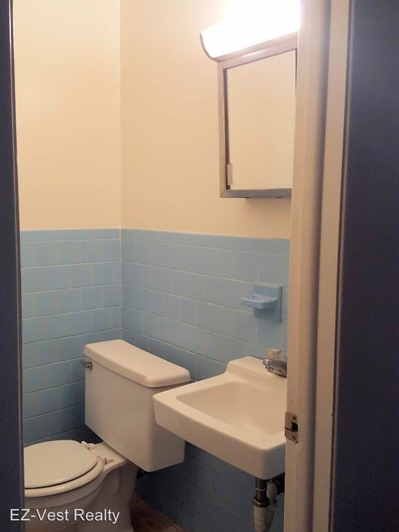 Building Photo - 4 br, 2.5 bath House - 348 Fox Hill Road