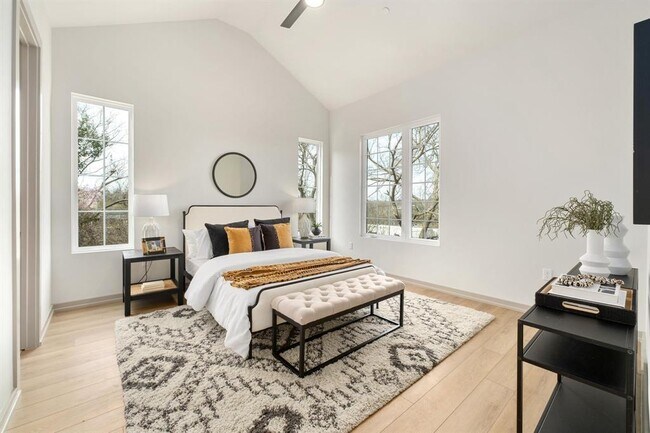 Building Photo - 1736 Bunche Rd