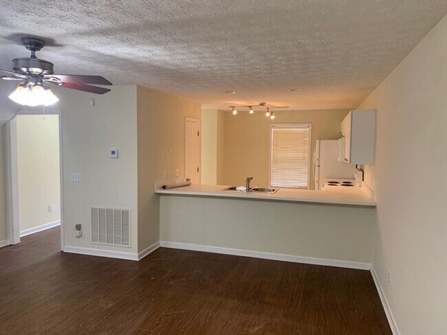 Foto del edificio - Donahue Crossing