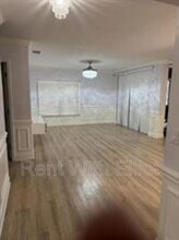 Building Photo - 655 SW 111th Way
