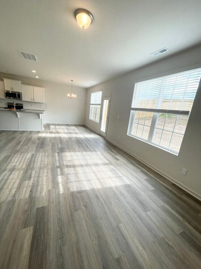 Building Photo - Charming 1.5 year new 3BR plus huge loft  ...