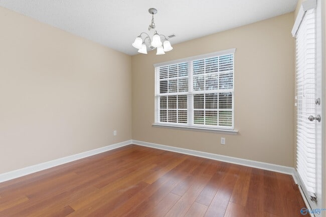 Foto del edificio - 124 Carillo Ln