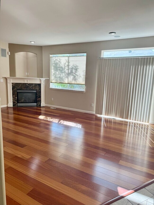 Building Photo - Stylishly updated 4 BedroHome in Park at Creekside — Ideal Location, Great Schools, Modern Comfor...