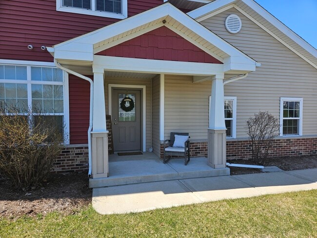 Side entry - 4876 Innovation Dr