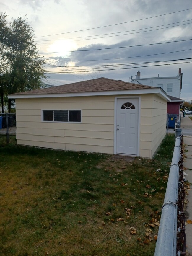 Building Photo - 13300 S Burley Ave