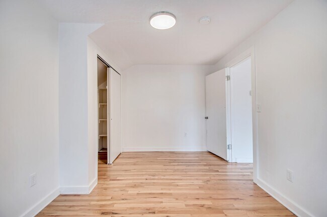 Building Photo - 827 South 700 East, Unit 2