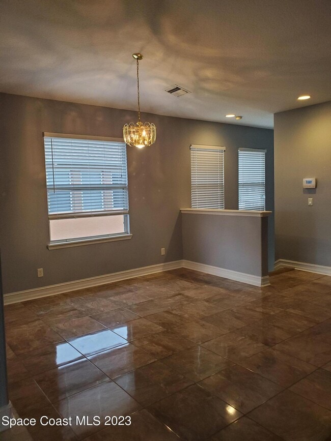 Building Photo - 1045 Venetian Dr