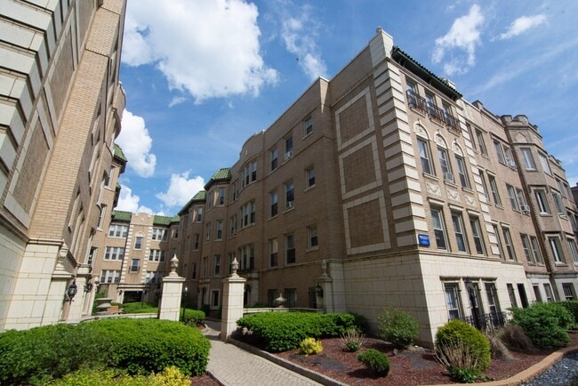 Building Photo - 4220 N Paulina St