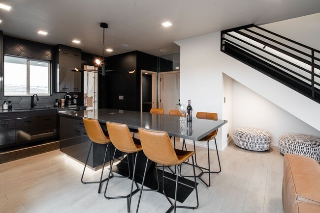 Building Photo - Modern Fully Furnished Condo for Rent- Minutes from the Hospital and Downtown Bozeman