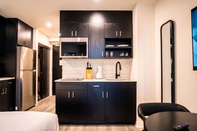 Building Photo - 77 9th St E