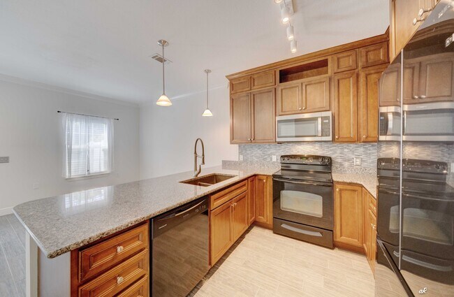 Foto del edificio - 7211 Quail Hollow Dr