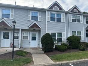 Building Photo - 256 Quassaick Ave