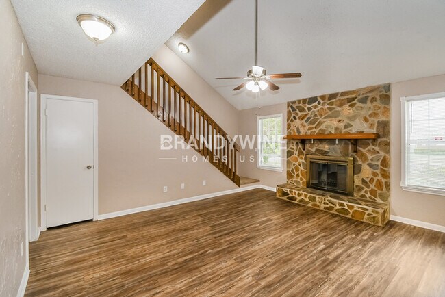 Building Photo - 9970 Timberlake Dr E