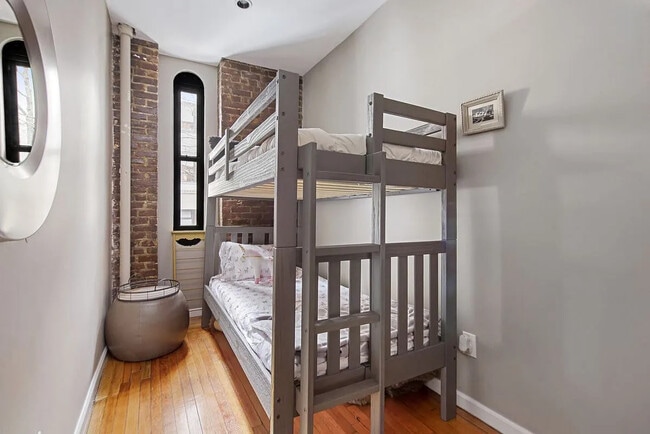 Building Photo - 10 W 93rd St