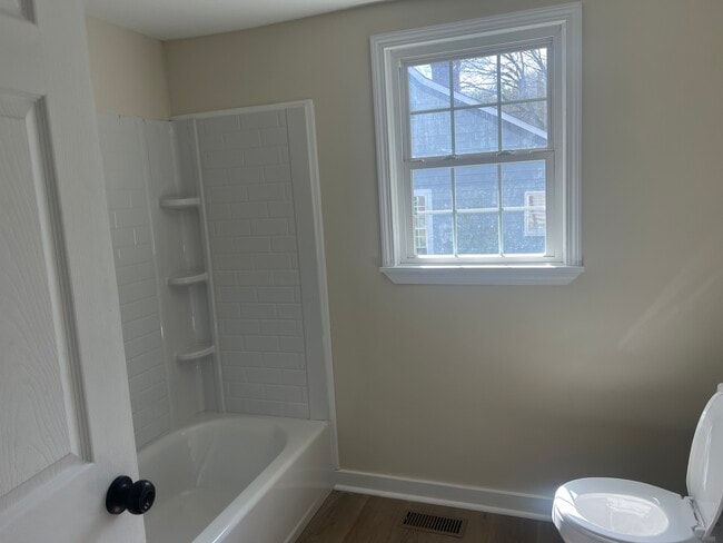 Building Photo - 126 Brookside Dr