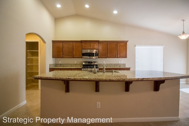 Foto del edificio - 5157 W Beechwood Ave