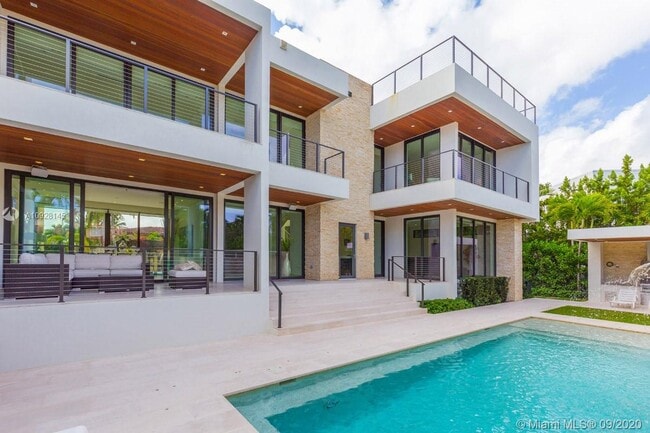 Building Photo - 401 W Rivo Alto Dr