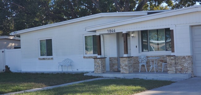 Building Photo - Beautiful remodeled home  Englewood neighb...