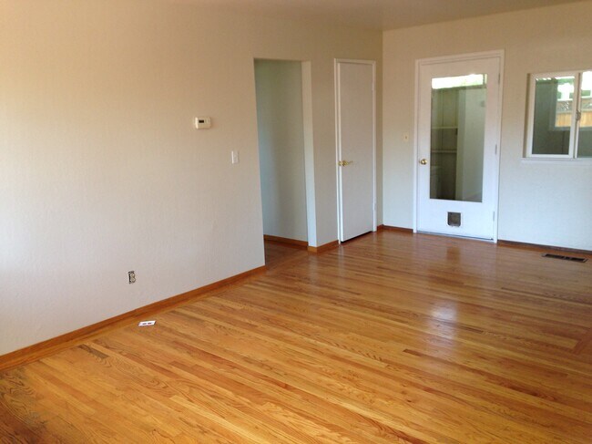 Living Room - 521A Castano Corte