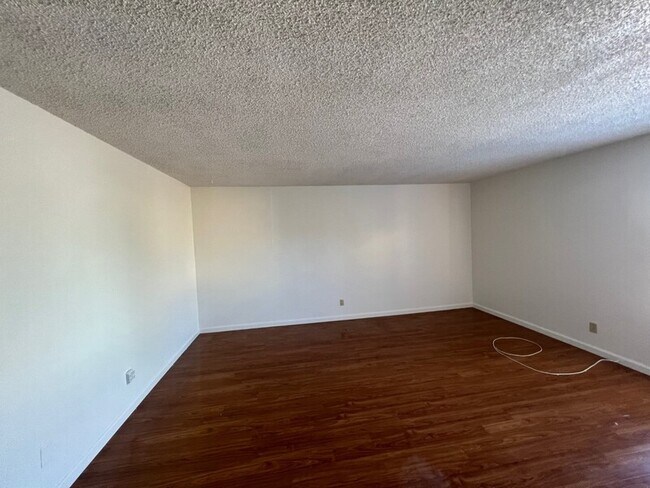 Building Photo - 1404 Santa Anita Dr