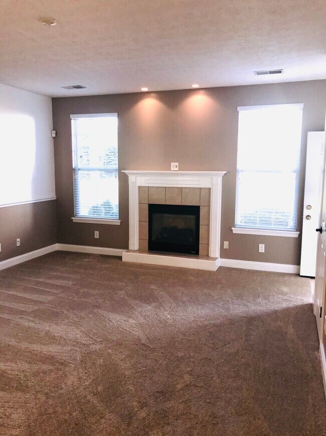 Living Room - 240 Adams Pointe Blvd