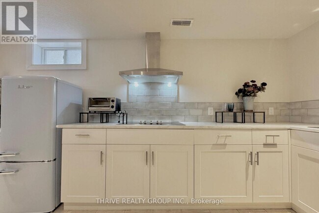 Photo du bâtiment - 632 Sherene Terrace